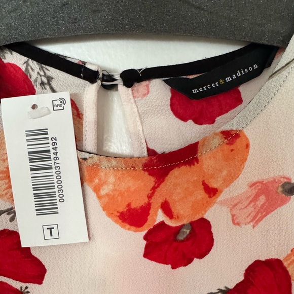 Floral Blouse with frilly sleeves - Picture 3 of 5